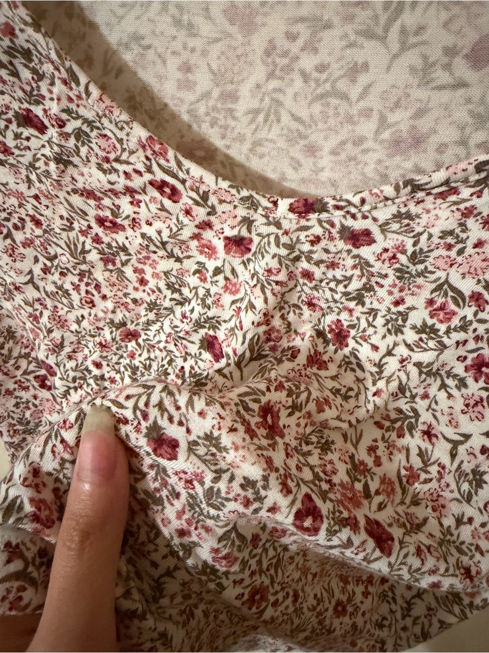 Garage Pink and White Floral V-Neck Crop Top - Picture 3 of 5
